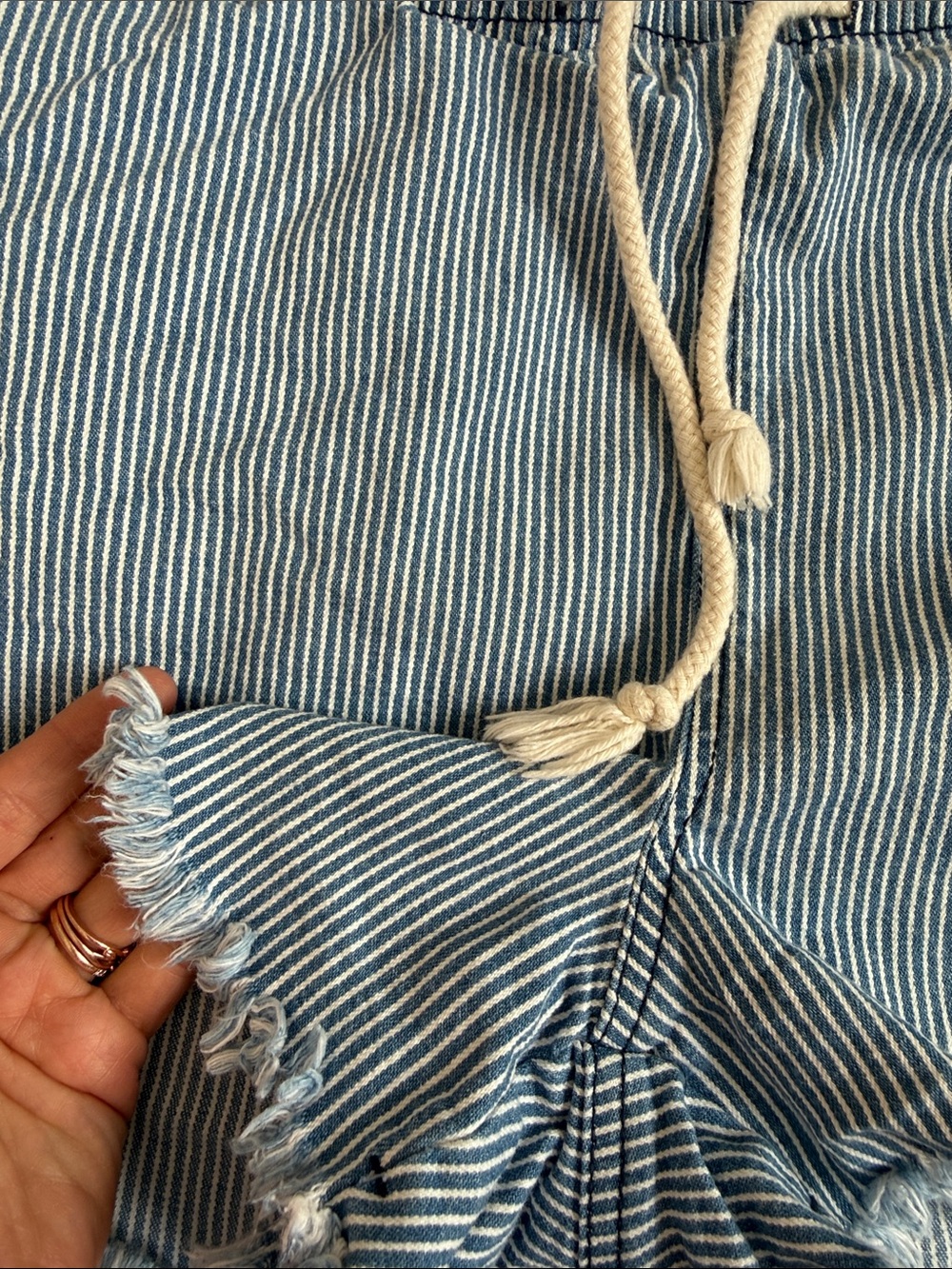 Wild Fable Drawstring Denim Shorts Stripes White and Blue size Medium - Picture 4 of 9